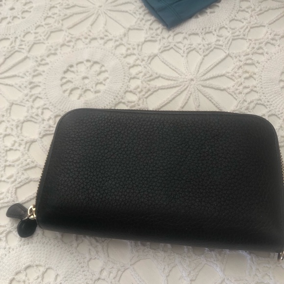 Beautiful all leather coach wallet with double zippers   Plenty of room - Picture 6 of 7